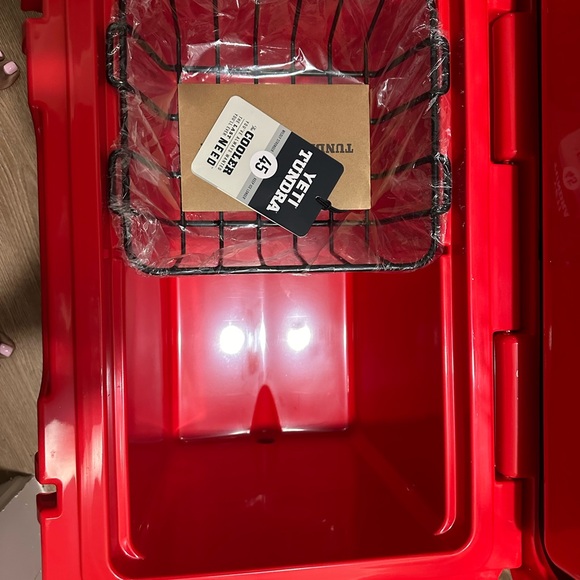 RARE Coca-Cola Yeti Red Storage Cooler with Insulated Walls - Picture 4 of 8